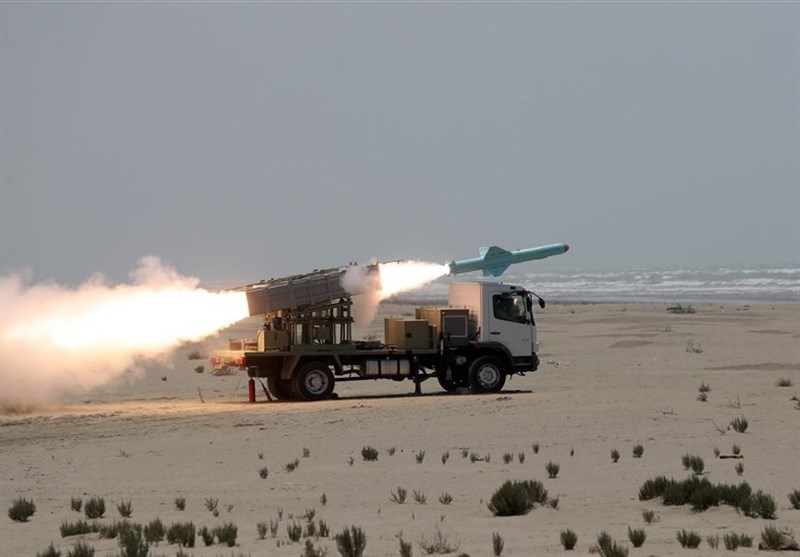 الجیش الإیرانی یختبر صاروخه البحری الجدید فی شمال المحیط الهندی + صور