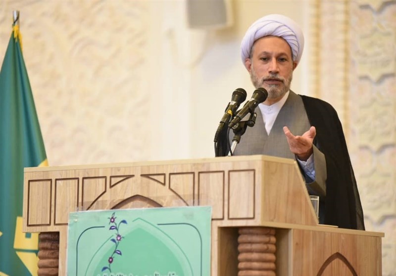 امام جمعه شیراز: عده‌ای هنوز دلشان برای مذاکره با آمریکا می‌تپد / باید در چارچوب عزت و حفظ استقلال حرکت کرد