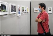 مرتضی فرج‌آبادی در مراسم افتتاح نمایشگاه عکس ۹۹ در گالری هنر طهران