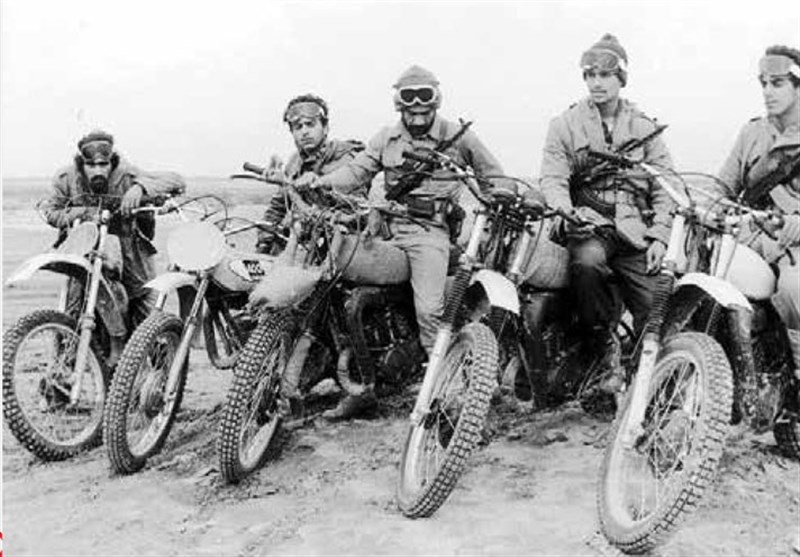 شهید چمران چگونه موتورسواران تپه‌ گیشا را به میدان جنگ برد/ موتورسوار قهرمانی که در بین جنازه‌ها جامانده بود!