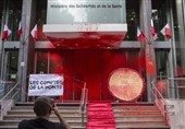 Protesters Douse French Health Ministry with Red Paint