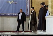 حضور حجج الاسلام سیدحسن خمینی و سیدابراهیم رئیسی رئیس قوه قضائیه بر سر مزار شهدای 72 تن