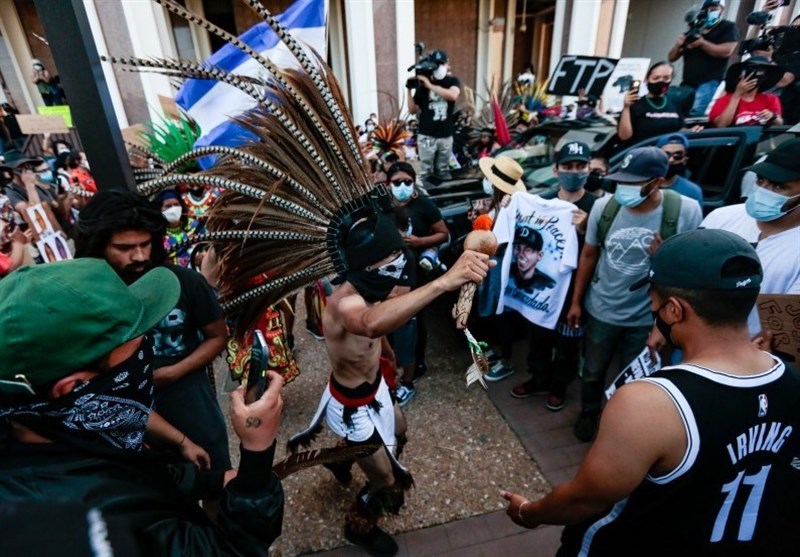 تظاهرات علیه قتل یک جوان 18 ساله توسط پلیس در لس‌آنجلس آمریکا