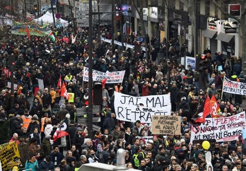 Thousands March in Nantes in Memory of Police Raid Victim (+Video)