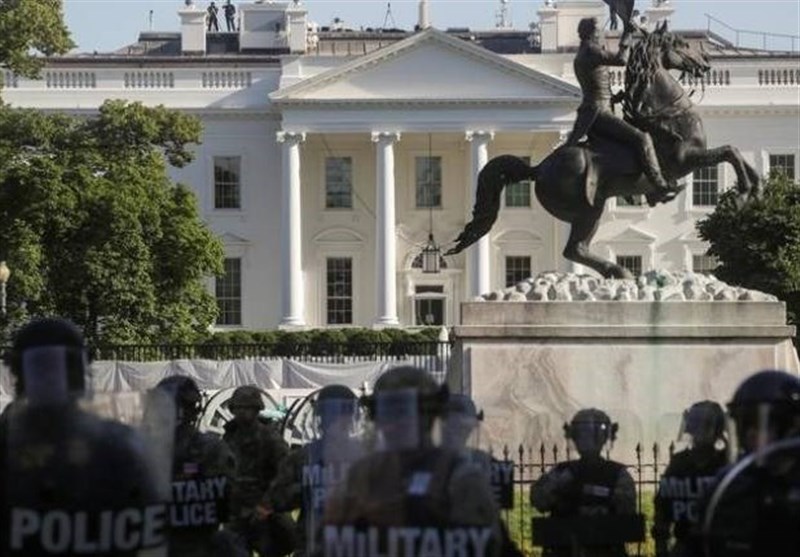Protestors Try to Topple Statue outside White House