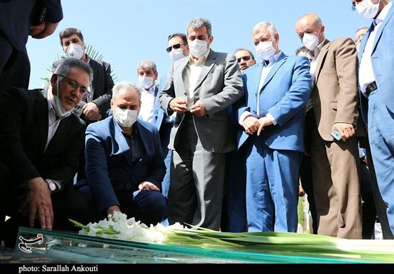 وزیر جهاد کشاورزی به مقام شامخ شهید سلیمانی در گلزار شهدای کرمان ادای احترام کرد + تصاویر