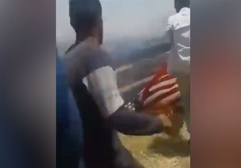 Syrians Set American Flag on Fire, Intercept Military Convoy in Qamishli (+Video)