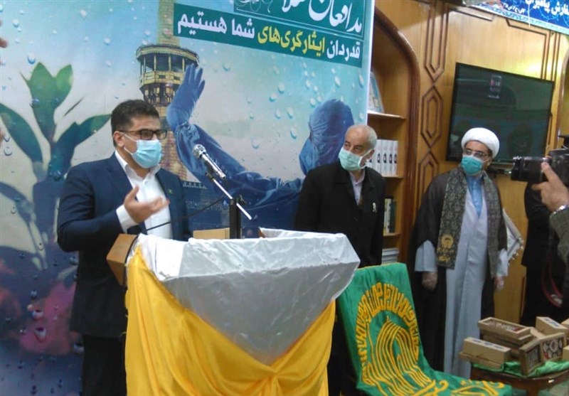 نشان حرم رضوی بر سینه مدافعان سلامت استان بوشهر نصب شد