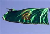 پرچم مزین به نام امام رضا(ع) در ورودی شهر خورموج استان بوشهر برافراشته شد