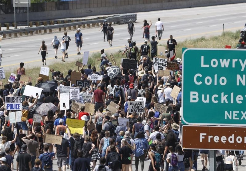 معترضان آمریکایی یک بزرگراه در مسیر حرکت ترامپ را مسدود کردند