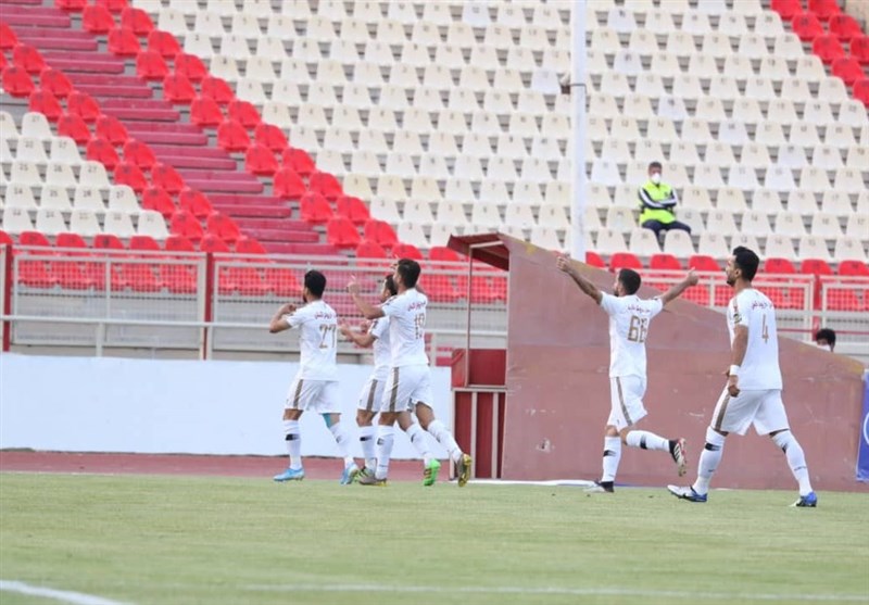 لیگ برتر فوتبال| شکست یک نیمه‌ای تراکتور مقابل نساجی