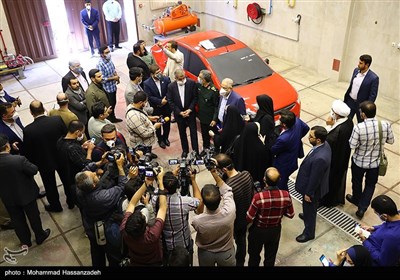 بازدید علی نیکزاد نایب رئیس مجلس شورای اسلامی از نمایشگاه پلتفرم جدید خودرو ملی در دانشگاه علم و صنعت