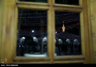 آذین بندی حرم مطهر رضوی در آستانه میلاد امام رضا(ع)