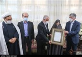 دیدار وزیر فرهنگ و ارشاد  با خانواده شهیدان خالقی‌پور