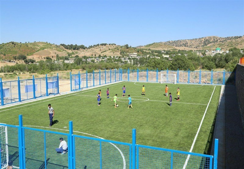 محرومیت‌زدایی ورزشی در روستاهای مرزی کردستان / نوجوانان به آرزوی دیرینه خود رسیدند