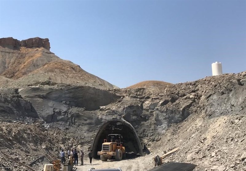 استاندار بوشهر: پروژه راه آهن بوشهر - شیراز در سخت‌ترین شرایط مالی کشور فعال است