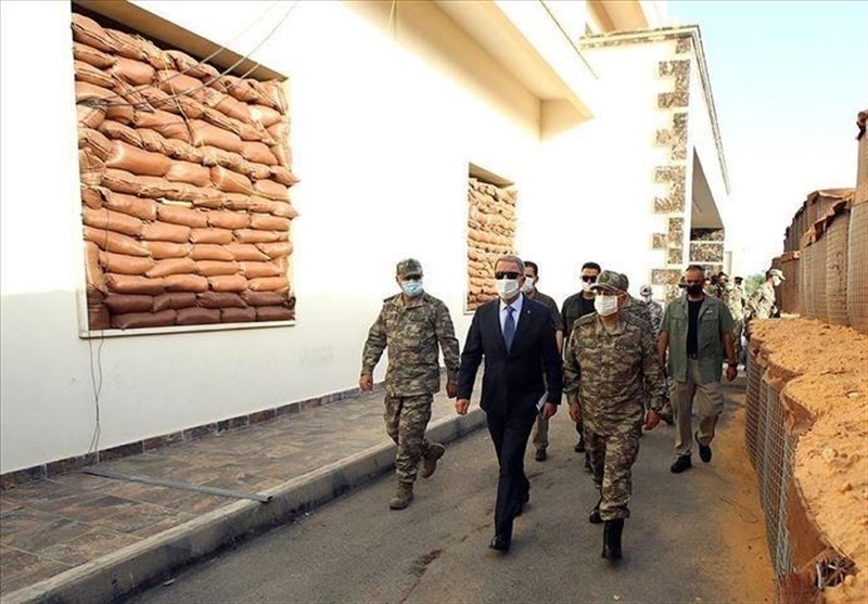 بازدید وزیر دفاع ترکیه از نیروهای نظامی مستقر این کشور در لیبی
