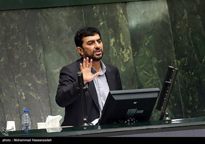 حسین مدرس خیابانی سرپرست وزارت صنعت، معدن و تجارت در جلسه علنی مجلس شورای اسلامی 