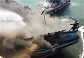 بوشهر| شناور آتشخوار و ناجی 18 برای مهار آتش به اسکله بندر &quot;محمدعامری&quot; اعزام شد
