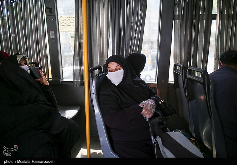 مشارکت شهروندان مشهدی در پویش &quot;من ماسک می‌زنم&quot;؛ ناظران سلامت در پایانه‌های اتوبوسرانی مستقر شدند