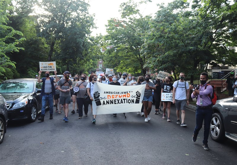 Protesters Denounce Israel&apos;s Annexation Plans outside Kushner&apos;s House (+Video)