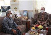کردستان| قدردانی از خانواده شهید «صلاح فتحی»/ خون شهدا انقلاب اسلامی را در برابر توطئههای دشمنان بیمه کرده است