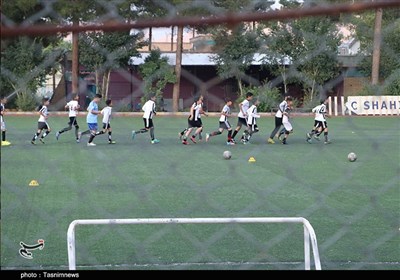 گزارش| شروع به‌کار مدارس فوتبال استان کرمان در بحران کرونا/ ویروس در کمین نوجوانان 