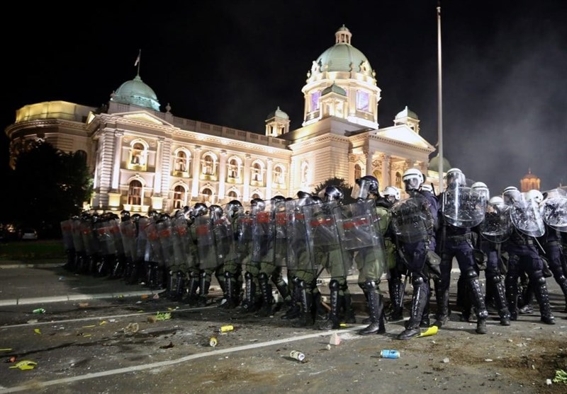 Serbia Rocked by Clashes over COVID-19 Lockdown for 2nd Night (+Video)