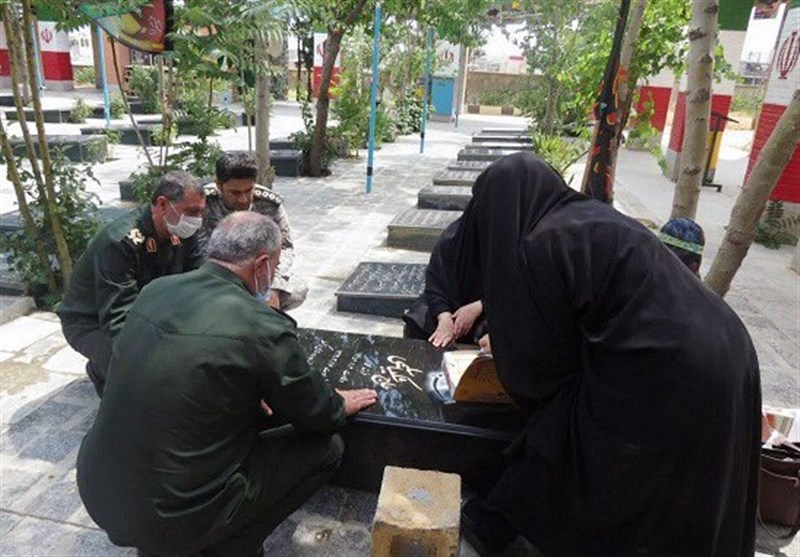 فرمانده سپاه استان کردستان به مقام شامخ شهدای انقلاب اسلامی ادای احترام کرد