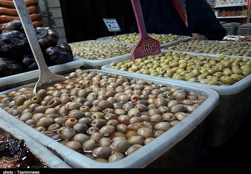 گزارش| تداوم عرضه مواد غذایی روباز ‌در کردستان / چرا نظارتی بر مراکز فروش نیست؟+تصاویر