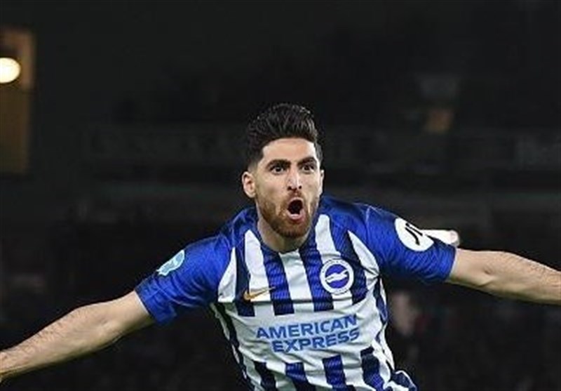 Ajax Leads PSV in Race to Sign Jahanbakhsh