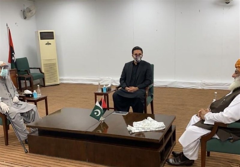مولانا فضل الرحمن کی سابق صدر سے ملاقات، ملکی سیاسی صورتحال سمیت دیگرامورپرتبادلہ خیال
