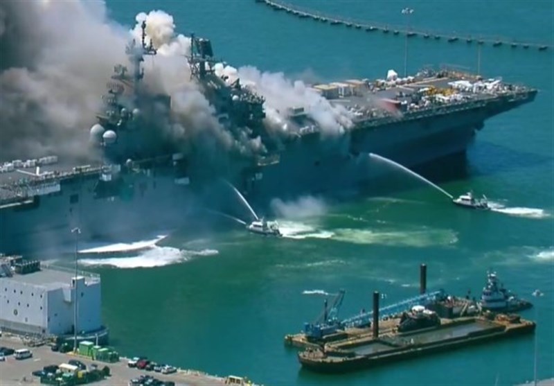 انفجار و آتش‌سوزی در کشتی جنگی نیروی دریایی آمریکا در بندر سن دیگو+فیلم