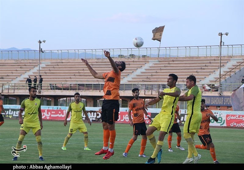 نبرد دو تیم فوتبال مس کرمان و نود ارومیه از دریچه دوربین