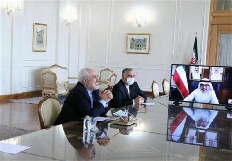 ظریف یؤکد على تعزیز العلاقات بین ایران والکویت