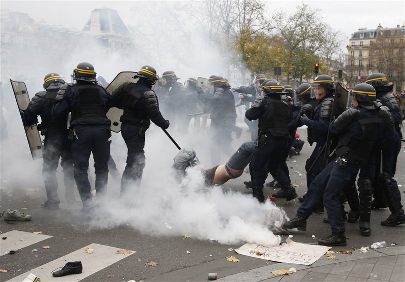 AntiGovt Protesters Clash with Police in Paris on Bastille Day (+Video