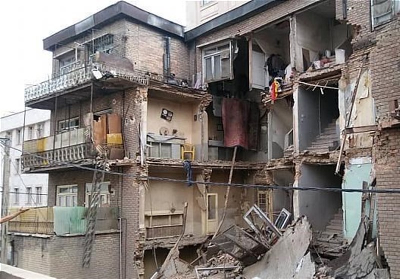 ریزش مرگبار ساختمان در خیابان قزوین + تصاویر