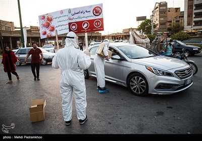 توزیع ماسک رایگان توسط کادر درمان علوم پزشکی اهواز