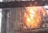 وقوع انفجار و آتش‌سوزی در کارخانه تولید فولاد آمریکا+عکس