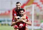 لیگ برتر فوتبال|‌ تراکتور با شکست سپاهان به سهمیه آسیایی نزدیک شد/ قلعه‌نویی بازنده بازی بزرگ
