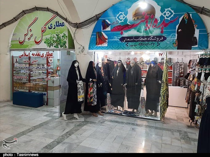 عرضه محصولات حجاب و مانتوهای اسلامی در نمایشگاه «عفاف و حجاب»