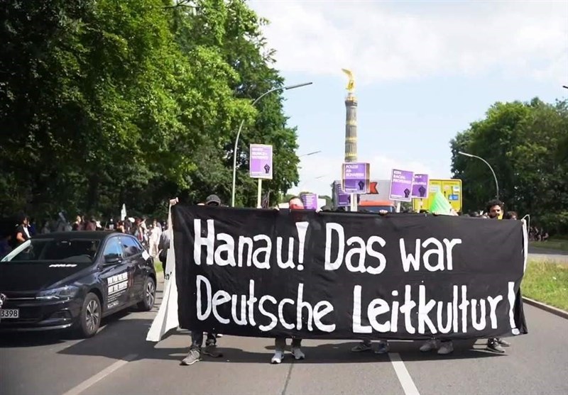 Hundreds of Germans March in Berlin against Racism (+Video)