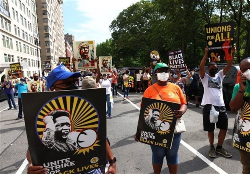 Workers Gather near Trump Hotel in NYC to Protest Racism (+Video)