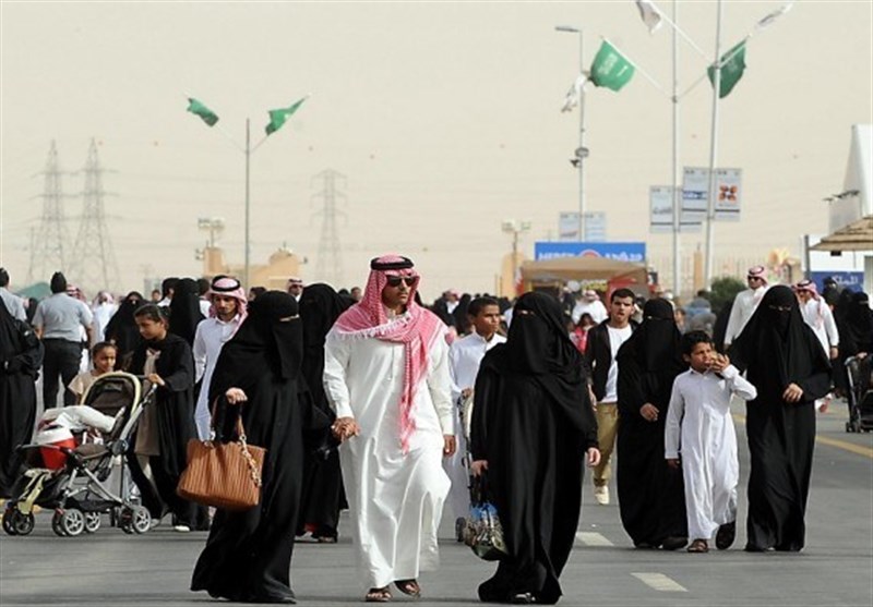 عربستان|گسترش نارضایتی مردم از کاهش حجم کمک‌ها و خدمات دولتی