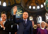 ورود اردوغان به مسجد ایاصوفیه و تلاوت قرآن/ ازدحام جمعیت و بسته شدن درها+ عکس