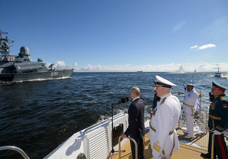 پوتین: ناوگان دریایی روسیه با سلاح‌های مافوق صوت تقویت می‌شود