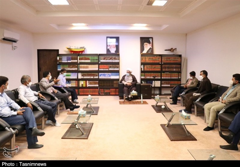 دیدار نخبگان و بزرگان ‌کوهشاه احمدی با نماینده ولی فقیه در استان هرمزگان / منطقه را از محرومیت خارج کنید