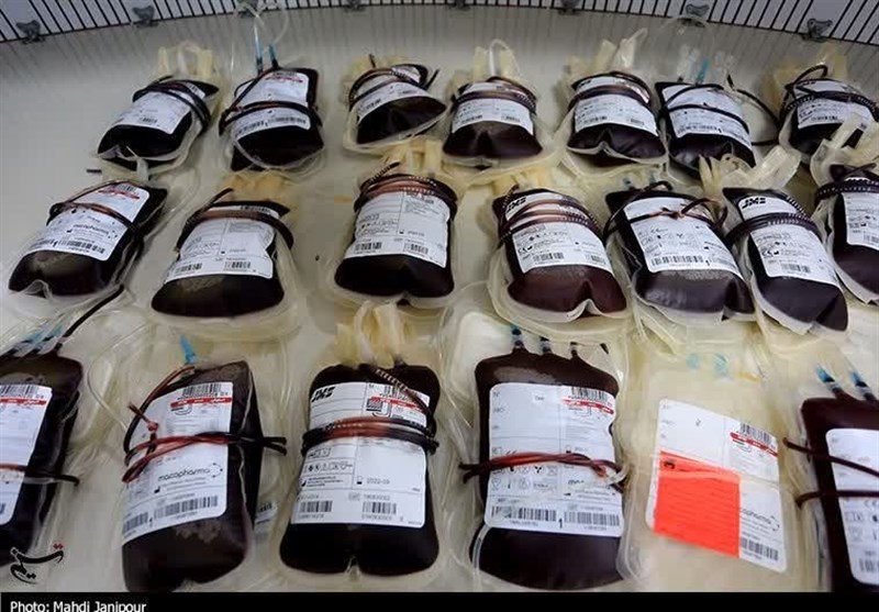 اهدای زندگی جوانان هلال احمر اصفهان به بیماران در روز اهدای خون به روایت تصویر