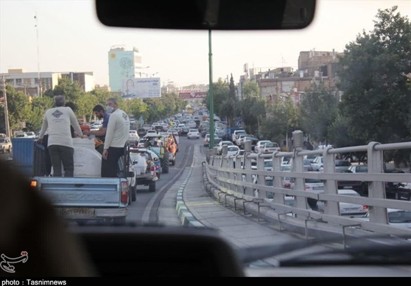 ضد عفونی معابر شهر کرج توسط 300 جهادگر + تصاویر