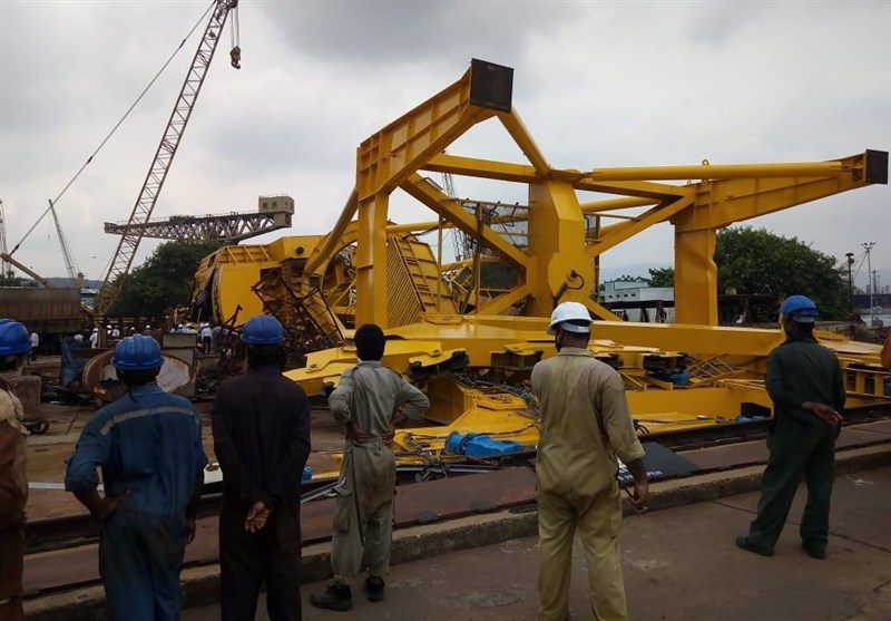 At Least 11 Killed in Giant Crane Collapses at Indian Shipyard (+Video)